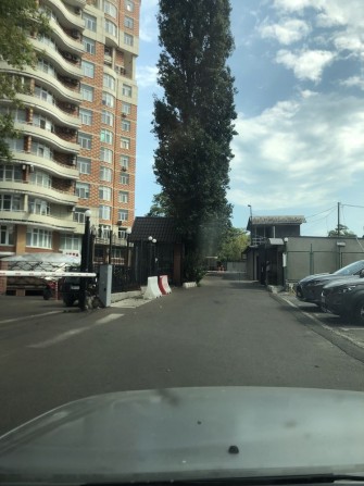 Сдам паркоместо в а/к «Мотор» р/н просп. Шевченко,в 50 м. дом Кукуруза - фото 1