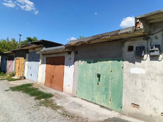 Продам капітальний гараж.Кооп. номер 8. Гараж та земля під ним приватизовані. Від власника Каменец-Подольский