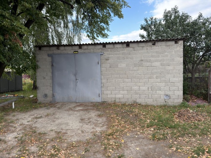 Продам просторий гараж 8×6 м у центрі міста - фото 1