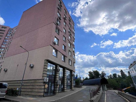 Паркомісце з орендарем, дохід 10% річних, пр-т В. Лобановського 4Є Киев
