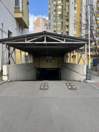 Продам паркомісце Лобановського 6є - фото 1