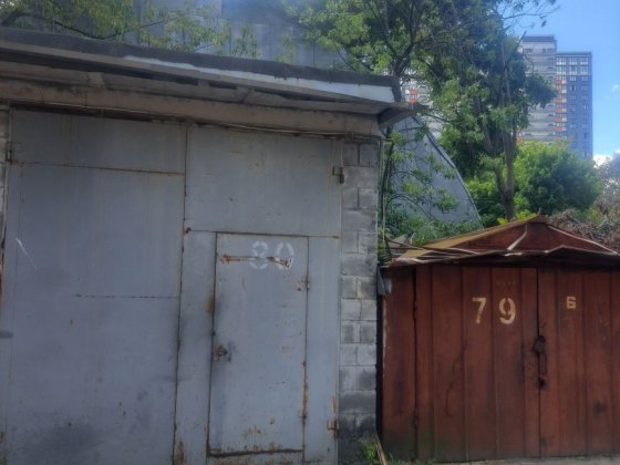 Гараж капітальний  на делегатськом провулку. Лук'яновець Татарка.'  Біля торгового центра "Променада Київ