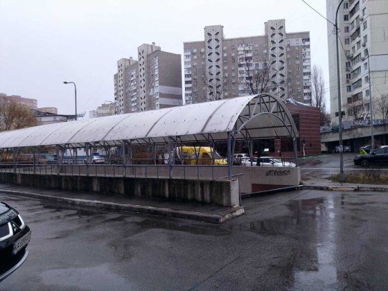 ПРОДАМ паркомісце в підземному паркінгу, вул.Мишуги, 8 Київ