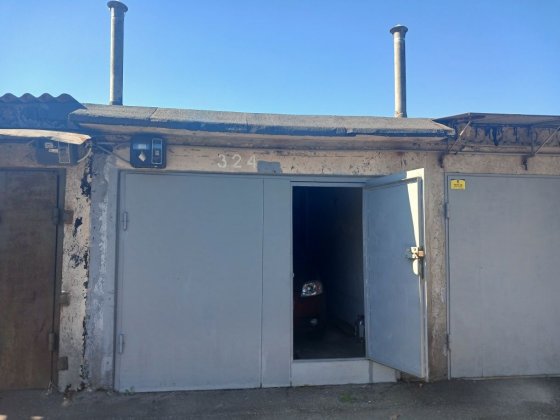 Капітальний з/б гараж 35.6 м² з підвалом,
 ГК «Голосіївський», Виставкова 3-5 Киев