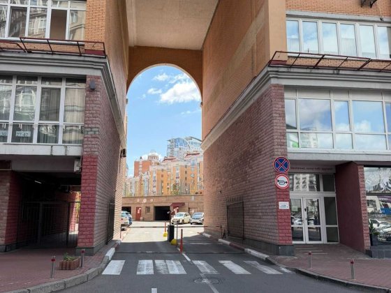 Паркомісце у підземному паркінгу Киев