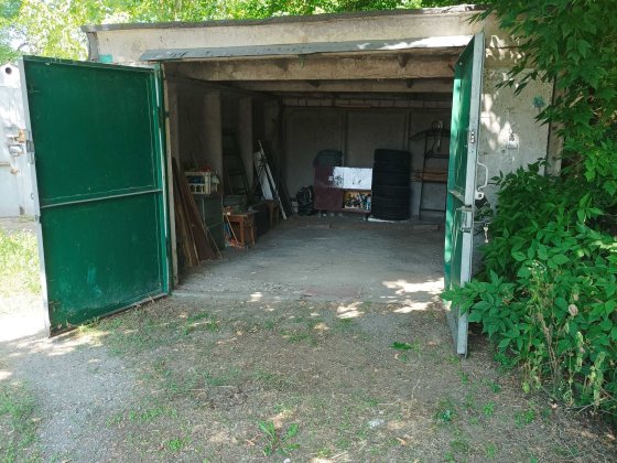 Продам бетонний гараж поряд з будинком на вул. Ціолковського , 42А (зараз М. Татарулі) Кременчук