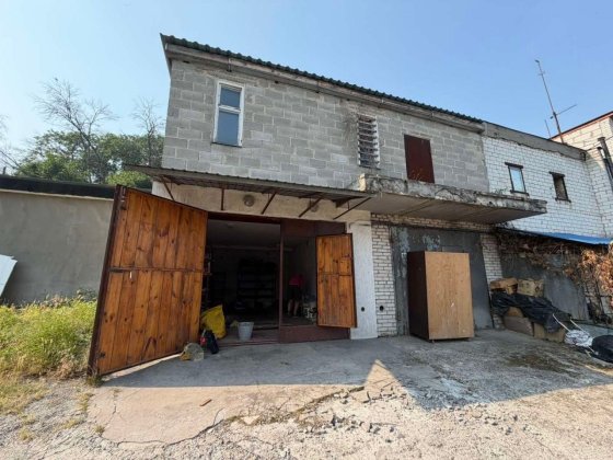 Продам капітальний цегляний гараж 4×7 м + великий підвал 36 м², вул. Уманська, 12 Київ