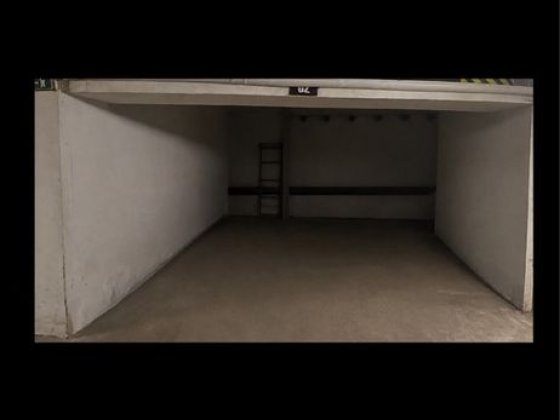 Продам паркомісце на 2 авто,просп.Бажана 1М(Позняки)31 кв.м Київ