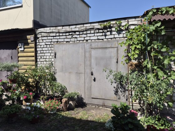 Продам капітальний гараж на причалі "Хвиля 2", р-н Спорохоти.