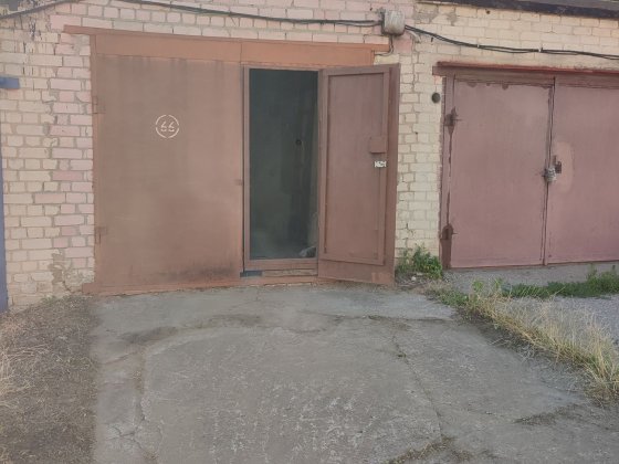 Продам гараж в АК 17. Гараж знаходиться біля ЖК Лісовий , Ялівщина. В  гаражі є яма та погріб. Чернігів