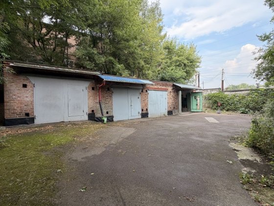 Продається приватизований цегляний гараж із земельною ділянкою в центрі Чернігова Чернігів