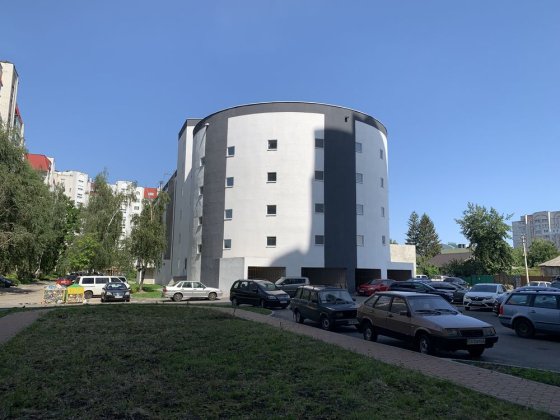 Без % ТРИ  суміжні гаражі з ПРАВОМ ВЛАСНОСТІ в центрі