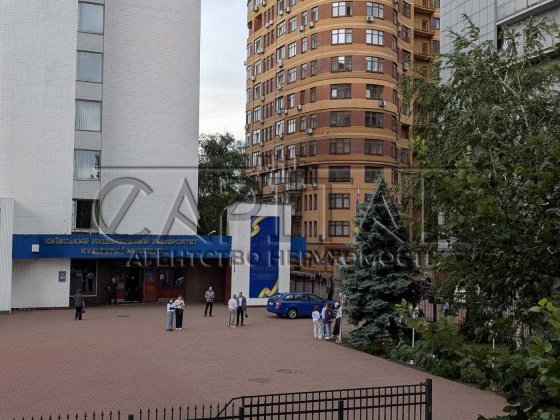 Продаж паркомісця 17,7 м² | вул. Євгена Коновальця, 36Б | метро Печерська Київ