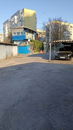 Місце на автопарковці - фото 1