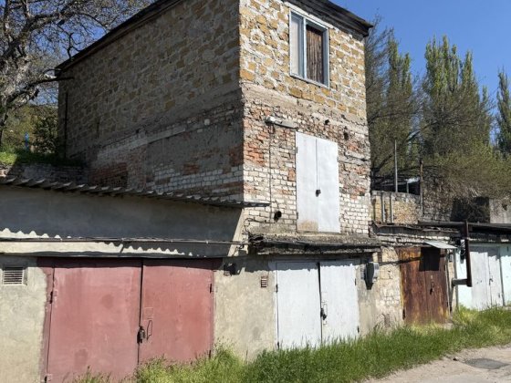 Продам унікальний об'єкт, два гаража поряд, кооператив Кераміка район казарського Миколаїв