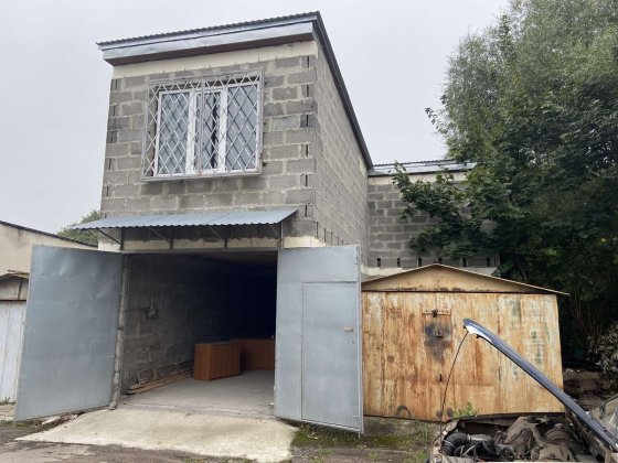 Продам двоповерховий кам'яний гараж Львів