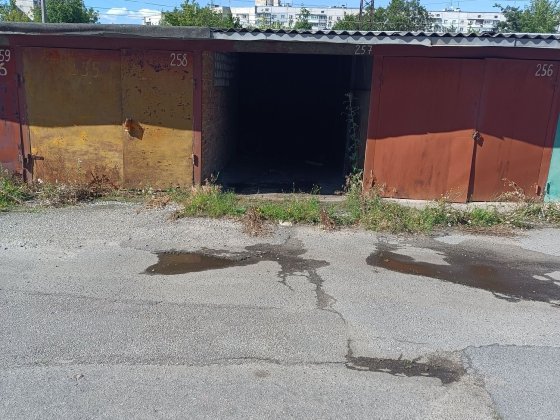 Место на стоянке для небольшого авто Харків