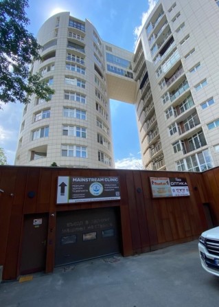 Продам підземний паркінг з зарядкою для електромобілів в ЖК Схід - Захід, М Наукова - фото 1
