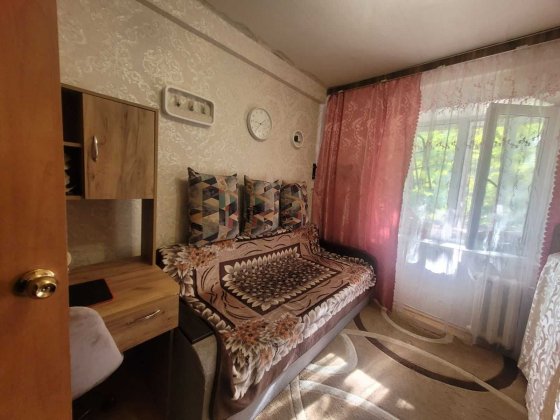 Сдам кімнату Святошинський р-н для жінки ,Леся Курбаса проспект 12 Киев