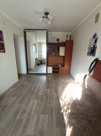 Здам 2-ві кімнати зі  зручностями без комунальних платежів - фото 1