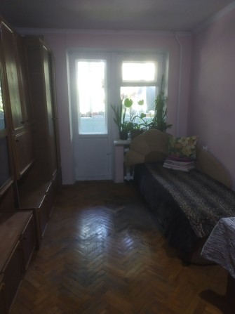 Шулявка, комната, 1 этаж,балкон, ключ, остановка 1мин, метро10мин - фото 1