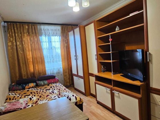 Здається кімната в гуртожитку біля Дарницької площі Киев