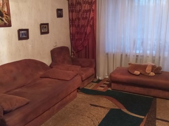 Здаеться кімната не прохідна  в 4 кімнатній квартирі,пр.Відродження  для  хлопців