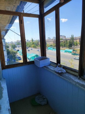 срочно сдам комнату в трех комнатной квартире - фото 1