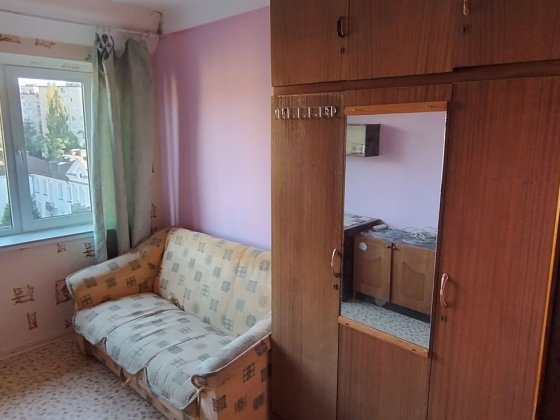 Комуналка  метро Дарниця 5 хвилин пішки. Киев