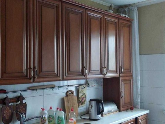 Здається кімната з балконом для дівчини біля метро м. Академгородок вул Чернобильська Киев