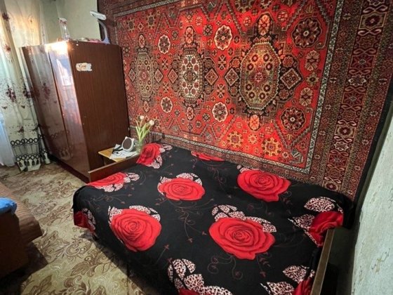 Кімната для жінки в приватному будинку. Центр