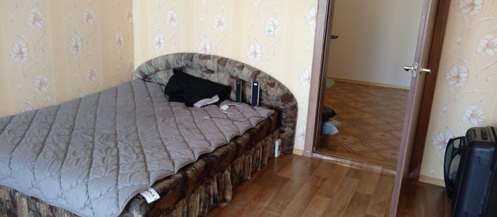 Оренда комнаты без комиссии подселение в  3х ком, 1 занята, 1 задаётся, 3я пустая 6к + коммунальные  - фото 1