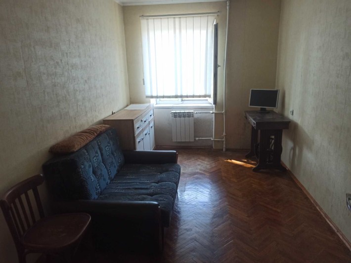 Сдам комнату в цетре  район мединститута с хозяйкой - фото 1
