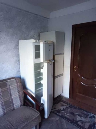 Кімната з меблями та технікою на Воскресенці поруч Квадрат. Без господарів. - фото 1