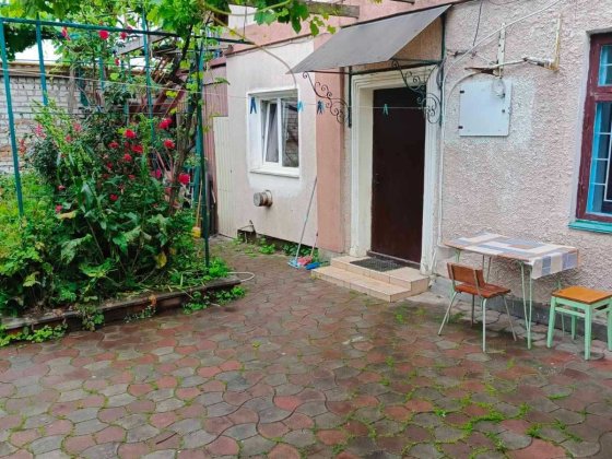 Здам домік на дві кімнати з великим двором у Чорноморці,біля моря Одесса