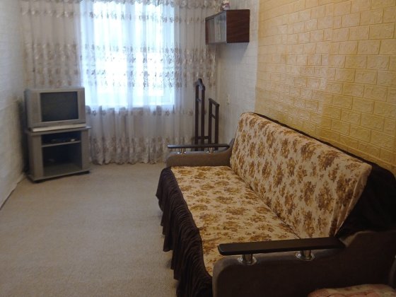 Гуртожит. 1 дівч.,Чернігівська,новий диван,Празька,комісія 40% Киев