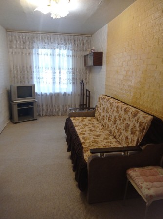 Гуртожит. 1 дівч.,Чернігівська,новий диван,Празька,комісія 40% - фото 1