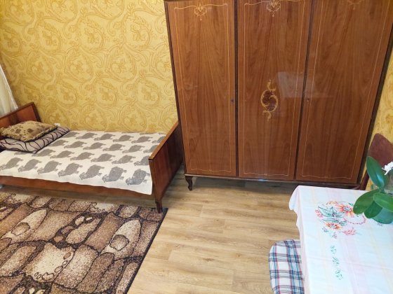 Кімната з балконом м.Харківська для 1-2 дівчини Харківське шосе Киев