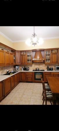 Оренда кімнати . Перший будинок від метро Театральна . Центр Києва - фото 1