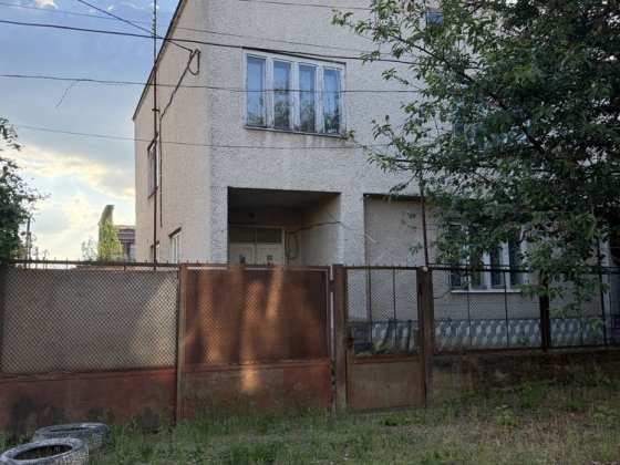 Здається будинок Виноградів