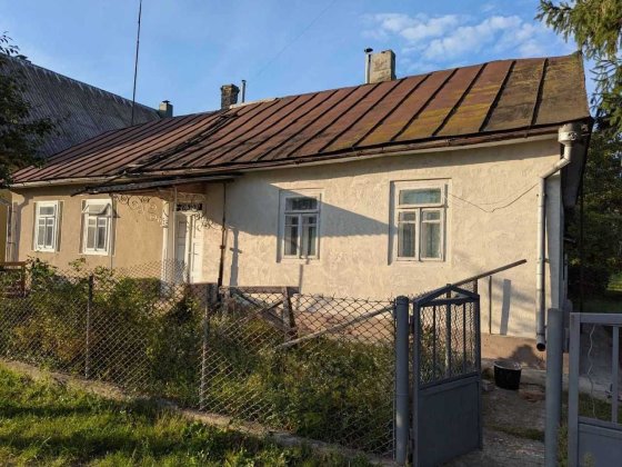 Здаеться  в Оренду Півбудинку  , недалеко від центра Радивилова . Радивилов