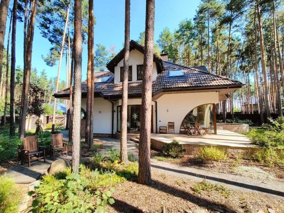 Сучасний будинок з власним природним садом в лісовій Бучі Буча