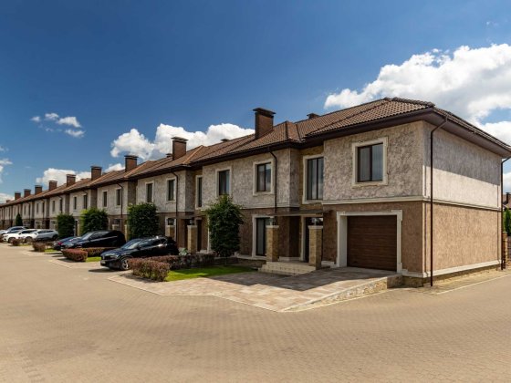Оренда таунхауса 215 м² у КМ «Блакитна Лагуна» (Осокорки) | 3 спальні, гараж, пляж, охорона Київ