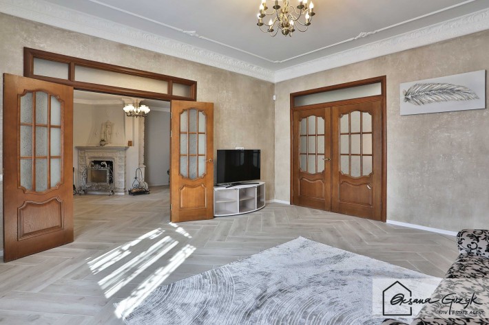 Довготривала оренда будинку 250 м² біля Дніпра, Київ, вул. Богатирська 42, Оболонський район - фото 1