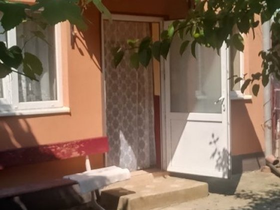 Здається частина будинку для 1-2х хлопців