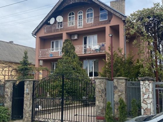 Оренда великого будинку .Для великої сімʼї, фірми або для бізнесу. З 1.11.26.