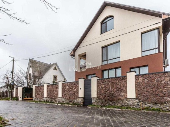 Оренда Будинок Осокорки 450 м² 5 кімнат 12 соток Басейн Гостьовий будинок Баня Генератор Гараж Озеро Київ