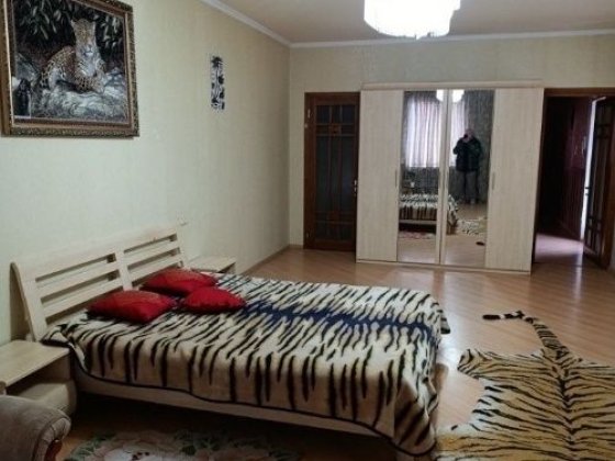 Сдам дом  на 2 входа , бомбоубежище,, гараж 4 к 250 м ! Малиновский р Одесса