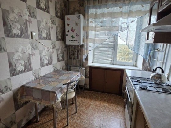 Сдам 1 комнатную крупногабаритную квартиру жд вокзал Кам'янське