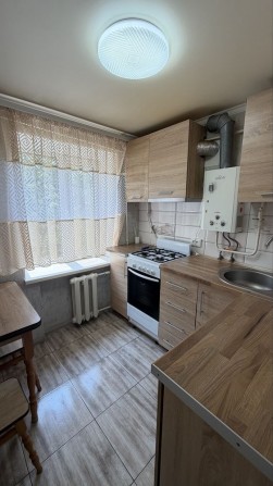 Сдам двухкомнатную квартиру на Гагарина , рядом с Таврией в 5-тиэтажке!!! - фото 1